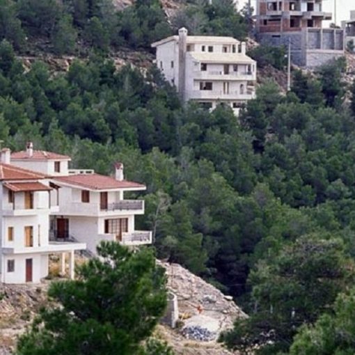 Σπίτια χτισμένα σε πλαγιά