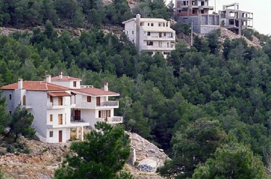 Σπίτια χτισμένα σε πλαγιά