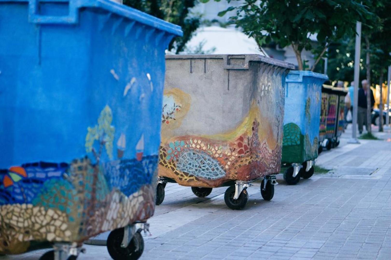 Παρεμβάσεις σε κάδους απορριμάτων στην Πλατεία Νίκης Κοζάνης στο πλαίσιο της δράσης Κοζάνη, όμορφη πόλη